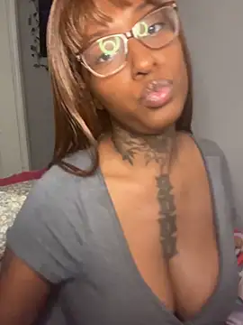 Snapshot of MistiSavannah chatting on 11.18.25 MistiSavannah online show from 11.18.25