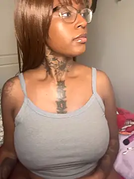 Snapshot of MistiSavannah chatting on 11.19.25 MistiSavannah online show from 11.19.25