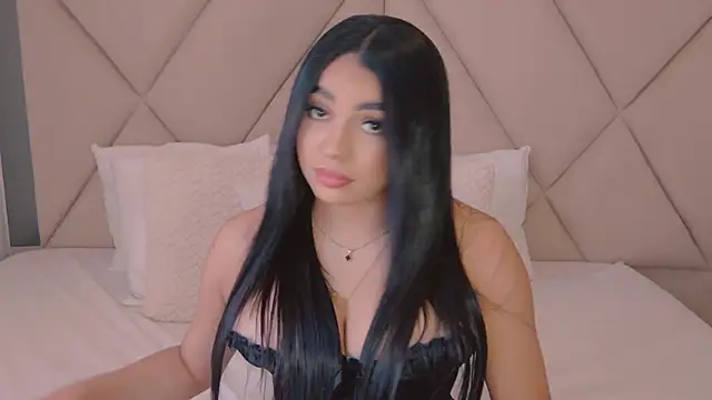 Snapshot of CharlotteeBrownn chatting on 06.19.26 CharlotteeBrownn online show from 06.19.26