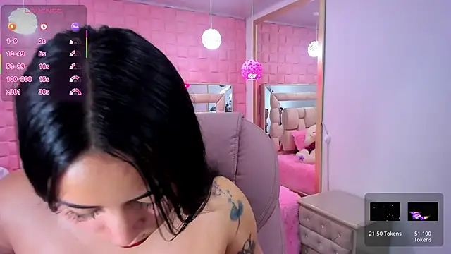  laaura  online show from 11.20.25