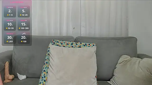 Snapshot of carolinefantasy_ chatting on 10.13.25 carolinefantasy  online show from 10.13.25