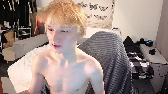 Snapshot of Your_avatar chatting on 11.06.25 Your avatar online show from 11.06.25