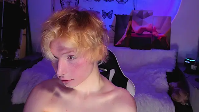 Snapshot of Your_avatar chatting on 11.13.25 Your avatar online show from 11.13.25