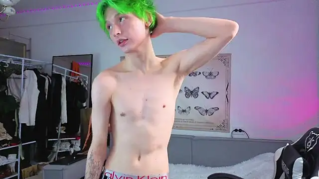 Snapshot of Your_avatar chatting on 11.17.25 Your avatar online show from 11.17.25