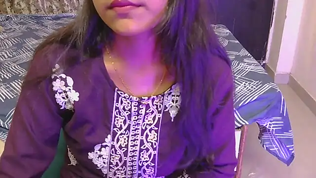 Snapshot of hoty-priya chatting on 06.19.26 hoty-priya online show from 06.19.26