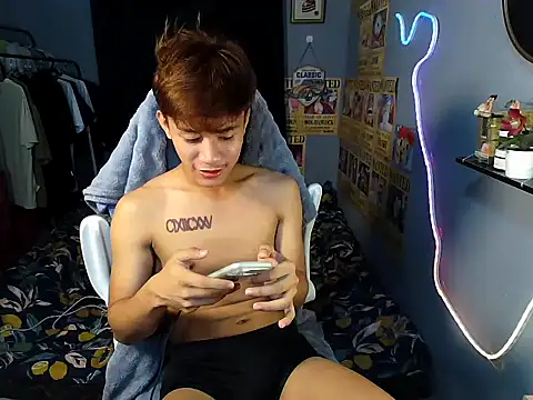naughtyboyloy 0 online show from 07.04.26