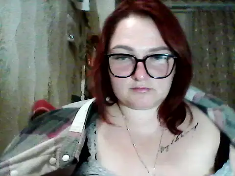 Snapshot of AngelQSky chatting on 09.28.25 AngelQSky online show from 09.28.25