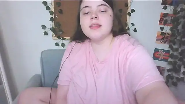 Snapshot of brattyprincessemma chatting on 10.03.25 brattyprincessemma online show from 10.03.25