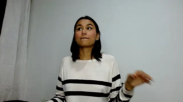 Snapshot of Gia_Lee chatting on 09.16.25 Gia Lee online show from 09.16.25