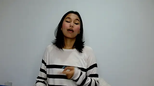 Snapshot of Gia_Lee chatting on 09.30.25 Gia Lee online show from 09.30.25