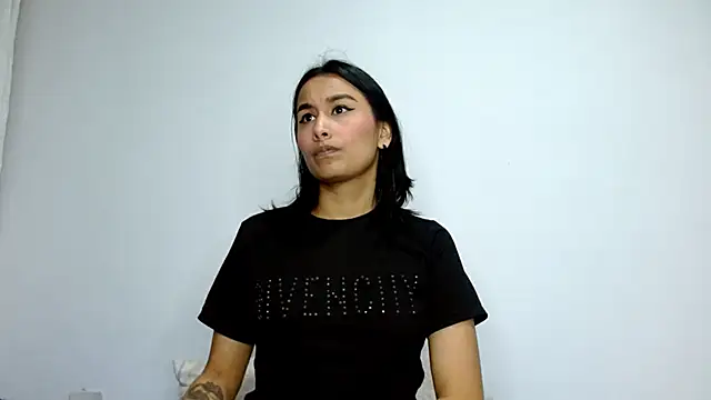 Snapshot of Gia_Lee chatting on 10.03.25 Gia Lee online show from 10.03.25