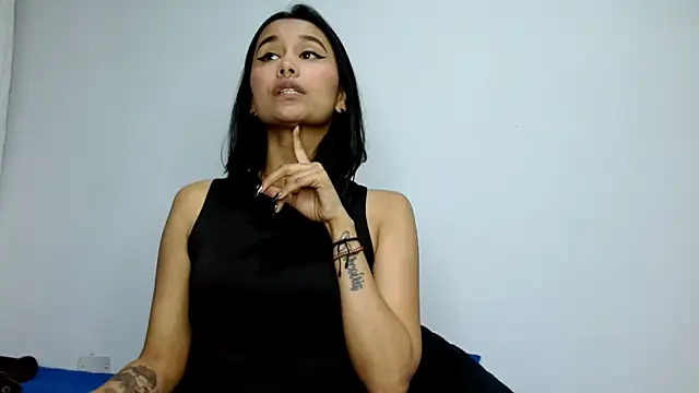 Snapshot of Gia_Lee chatting on 10.06.25 Gia Lee online show from 10.06.25