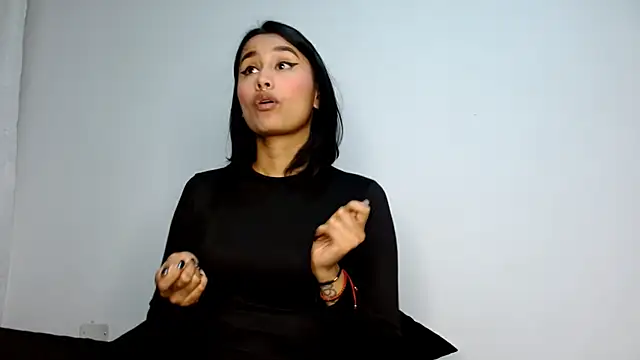 Snapshot of Gia_Lee chatting on 10.11.25 Gia Lee online show from 10.11.25