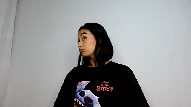 Snapshot of Gia_Lee chatting on 10.15.25 Gia Lee online show from 10.15.25