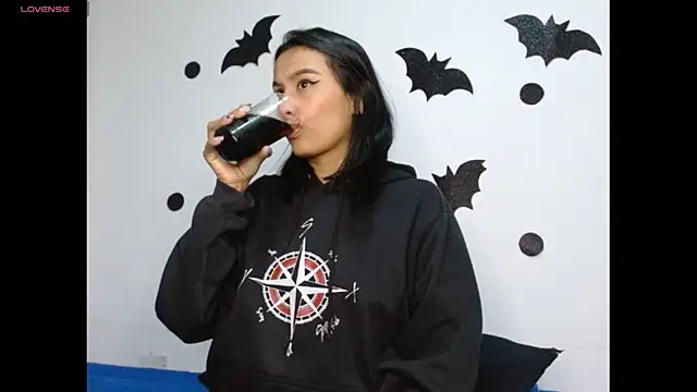 Snapshot of Gia_Lee chatting on 10.24.25 Gia Lee online show from 10.24.25