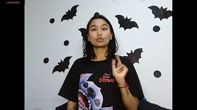 Snapshot of Gia_Lee chatting on 10.25.25 Gia Lee online show from 10.25.25