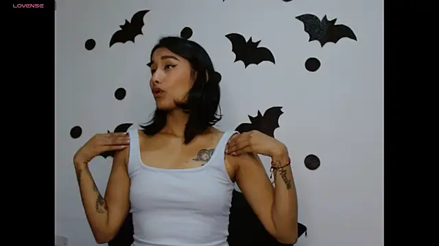 Snapshot of Gia_Lee chatting on 10.26.25 Gia Lee online show from 10.26.25