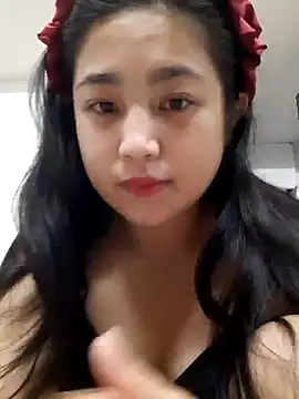 Snapshot of Minn-cute chatting on 10.01.25 Minn-cute online show from 10.01.25