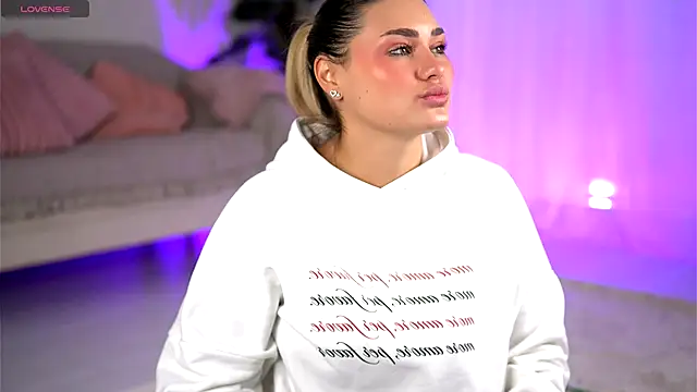 KayaAzur online show from 12.04.25