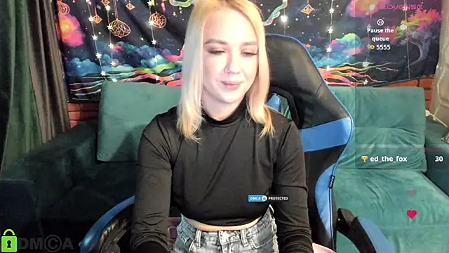 CrystalGirl99 online show from 04.10.26