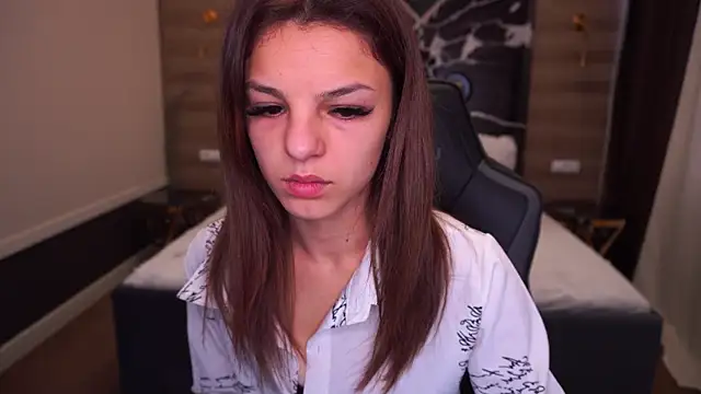 Snapshot of AnitaBambie chatting on 10.10.25 AnitaBambie online show from 10.10.25