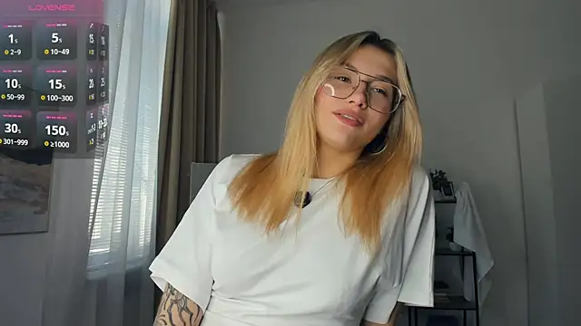 Snapshot of FaaBinaa chatting on 06.21.26 FaaBinaa online show from 06.21.26