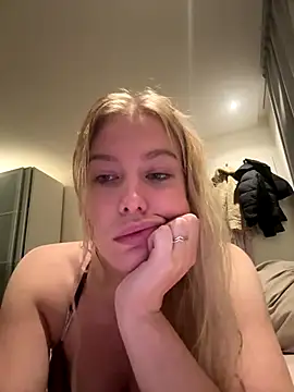 Snapshot of Chloemillerrxx chatting on 11.12.25 Chloemillerrxx online show from 11.12.25