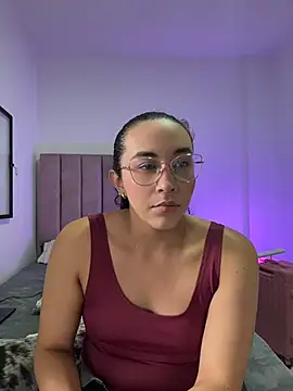 Snapshot of alehia_cute chatting on 06.02.26 alehia cute online show from 06.02.26