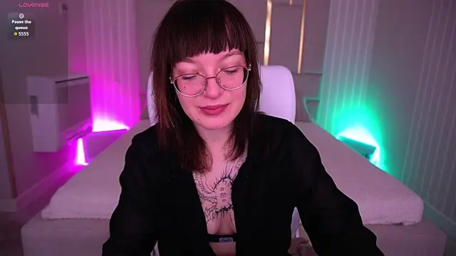 Pixie Peachh online show from 11.09.25