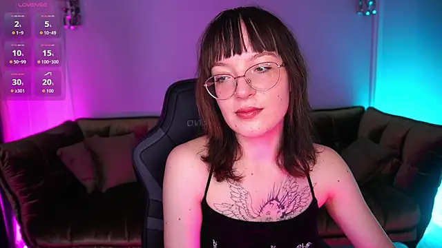 Pixie Peachh online show from 11.12.25