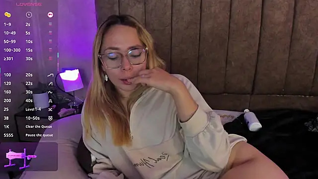 LanaMills  online show from 11.16.25