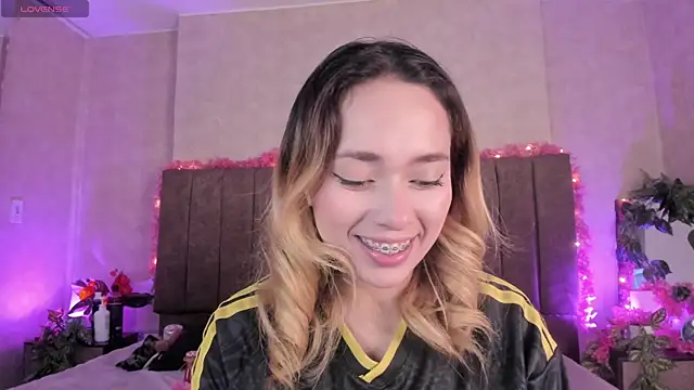 LanaMills  online show from 07.04.26