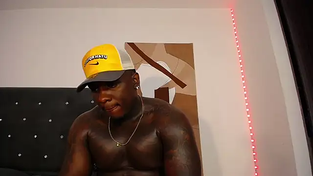 Snapshot of JoshMorri chatting on 11.04.25 JoshMorri online show from 11.04.25