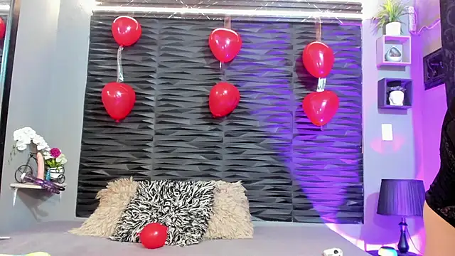 Snapshot of lu_styles_ chatting on 09.22.25 lu styles  online show from 09.22.25