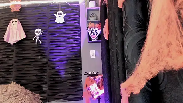 Snapshot of lu_styles_ chatting on 10.08.25 lu styles  online show from 10.08.25