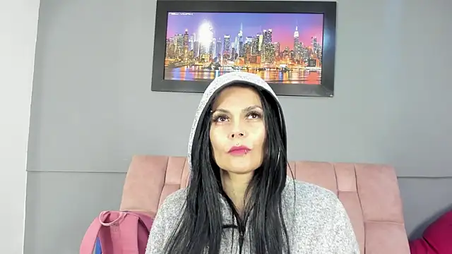 Snapshot of CharlotteCottin chatting on 05.13.26 CharlotteCottin online show from 05.13.26