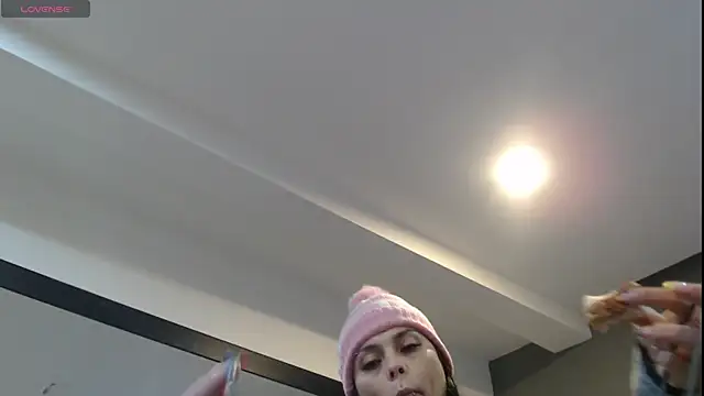 Snapshot of CharlotteCottin chatting on 06.04.26 CharlotteCottin online show from 06.04.26