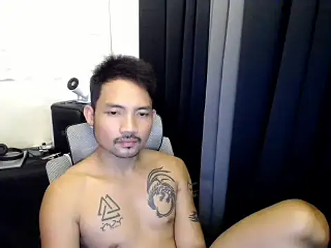 Snapshot of Thefriskyasian chatting on 09.26.25 Thefriskyasian online show from 09.26.25