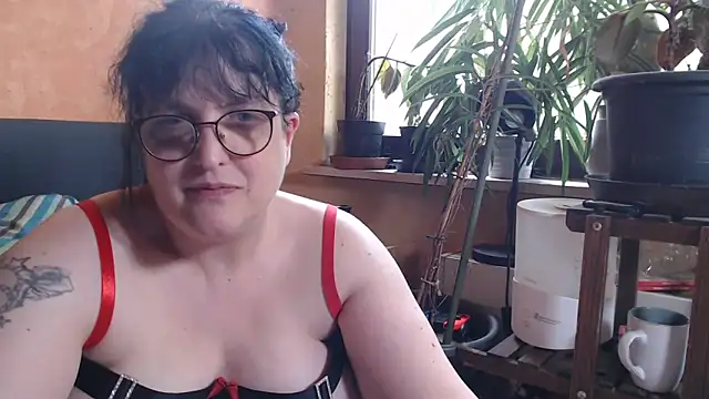 Snapshot of ladyfrombonn chatting on 05.14.26 ladyfrombonn online show from 05.14.26