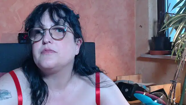 Snapshot of ladyfrombonn chatting on 05.15.26 ladyfrombonn online show from 05.15.26