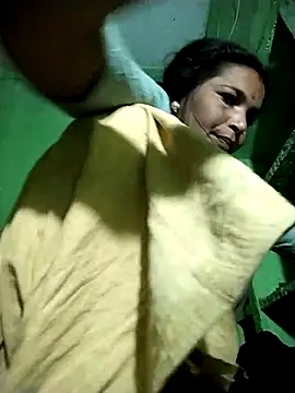 Snapshot of Hot_Kajal5 chatting on 10.16.25 Hot Kajal5 online show from 10.16.25