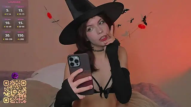 DaiquiriChan online show from 10.30.25