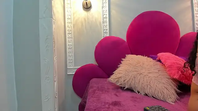 Snapshot of Saammy_17 chatting on 10.27.25 Saammy 17 online show from 10.27.25