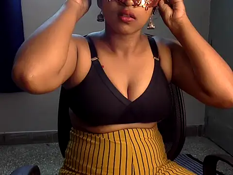 Hot-Honey20 online show from 10.24.25