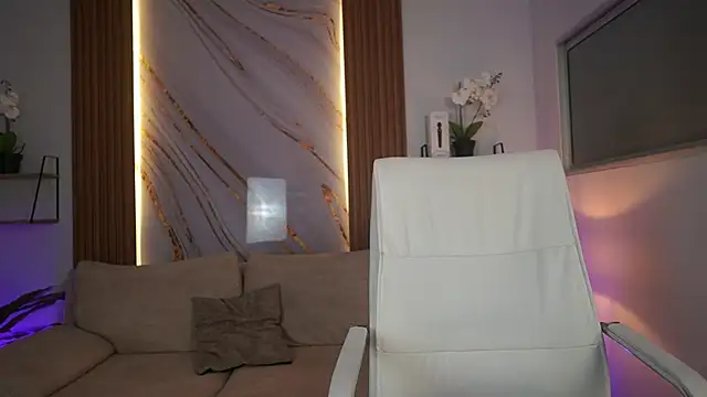 MilaCrave online show from 12.15.25