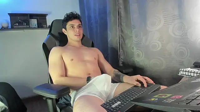 Snapshot of yourfavoriteboy__ chatting on 09.20.25 yourfavoriteboy online show from 09.20.25