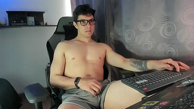 Snapshot of yourfavoriteboy__ chatting on 09.21.25 yourfavoriteboy online show from 09.21.25