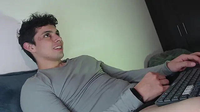 Snapshot of yourfavoriteboy__ chatting on 09.23.25 yourfavoriteboy online show from 09.23.25