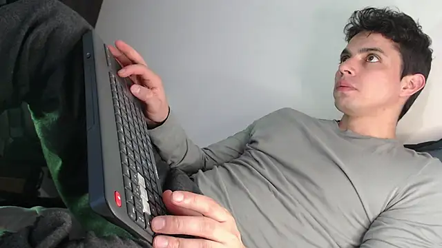 Snapshot of yourfavoriteboy__ chatting on 01.05.26 yourfavoriteboy online show from 01.05.26