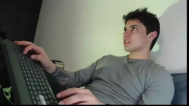 Snapshot of yourfavoriteboy__ chatting on 01.08.26 yourfavoriteboy online show from 01.08.26